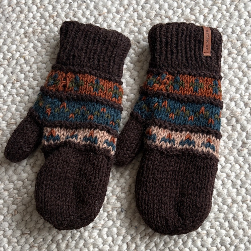 Turtle Fur Knit Brown Patterend Knit Mittens